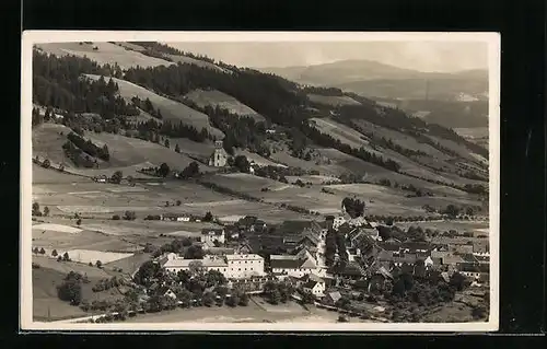 AK St. Leonhard im Lavanttal, Ort aus der Höhe mit Berglandschaft