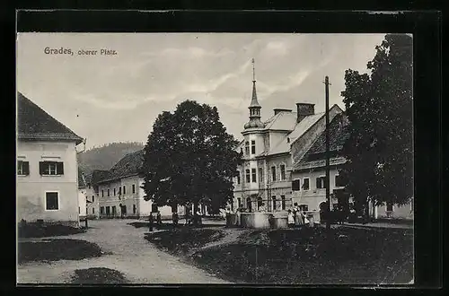 AK Grades, Oberer Platz mit Brunnen