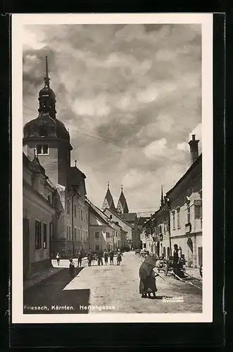 AK Friesach, Herrengasse mit Passanten