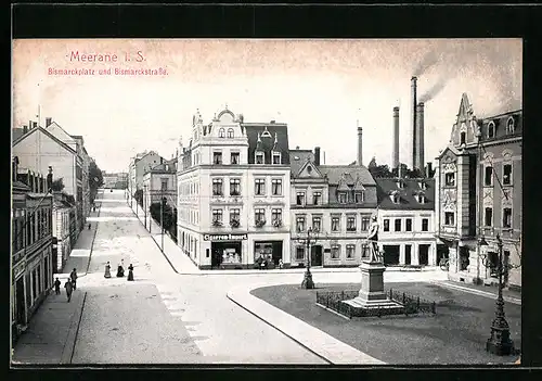 AK Meerane /Sa., Bismarckplatz und Bismarckstrasse mit Cigarrengeschäft und Fabrikschloten