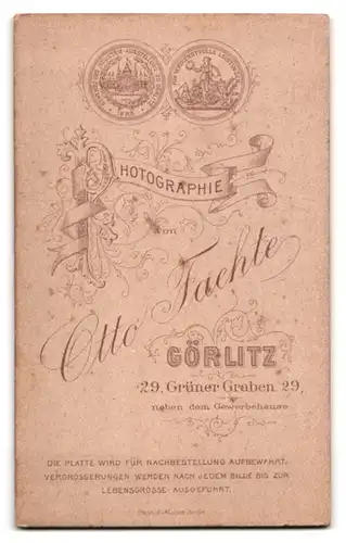 Fotografie Otto Faehte, Görlitz, Grüner Graben 29, Junge Dame in zeitgenössicher Kleidung