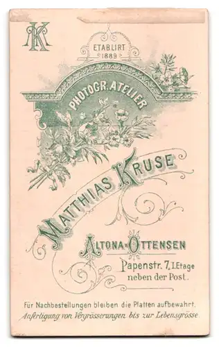 Fotografie Matthias Kruse, Altona-Ottensen, Papenstrasse 7, Kleines Kind im hübschen Kleid