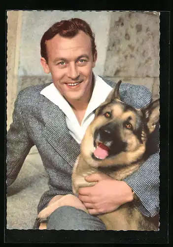 AK Schauspieler Claus Holm mit seinem Schäferhund