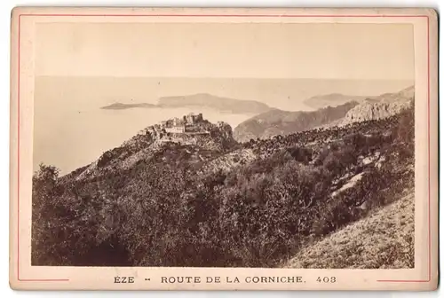 Fotografie unbekannter Fotograf, Ansicht Eze, Blick vom Berg auf den Ort und die Weinberge