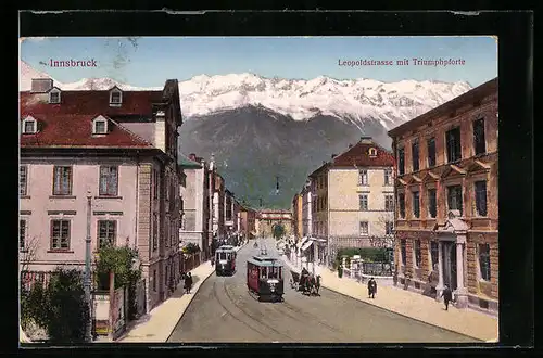 AK Innsbruck, Leopoldstrasse mit Triumphpforte, Strassenbahn
