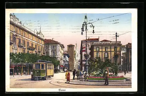 AK Como, Strassenbahn auf einem Platz im Zentrum