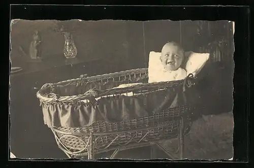 Foto-AK Baby im Bettchen, Hans Dieter 1927