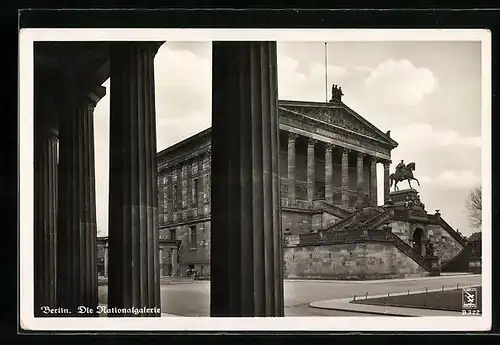 AK Berlin, Die Nationalgalerie mit Denkmal