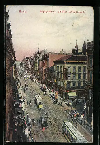 AK Berlin, Leipzigerstrasse mit Geschäften, Strassenbahn und Blick auf Spittelmarkt