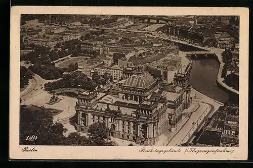 AK Berlin, Reichstagsgebäude vom Flugzeug aus