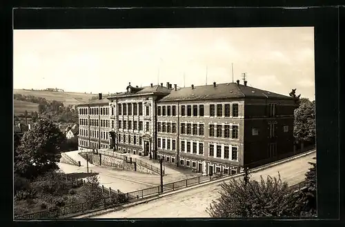 AK Markneukirchen i. Sa., Strassenpartie mit Oberschule