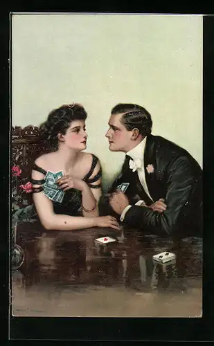 Künstler-AK Clarence F. Underwood: Junges Paar schaut sich beim Kartenspiel verliebt in die Augen