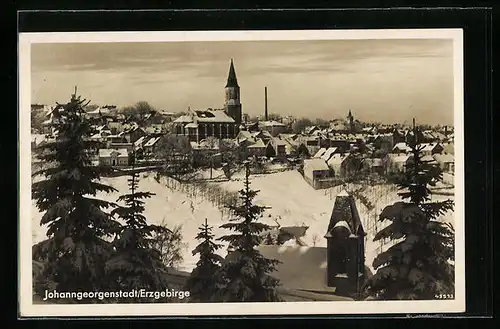 AK Johanngeorgenstadt /Erzgebirge, Teilansicht mit Kirche im Schnee