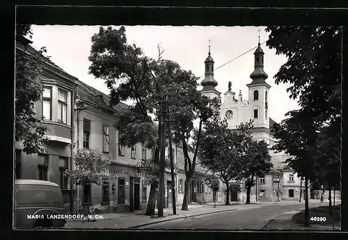 AK Maria Lanzendorf, Strassenpartie mit Kirche