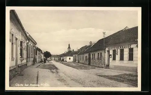 AK Obritz b. Hadres, Strassenpartie mit Raiffeisenkasse