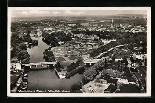 AK Brandenburg /Havel, Ortsansicht mit Wohlfahrtsforum vom Flugzeug aus