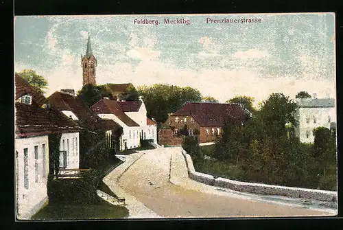 AK Feldberg i. Meckl., Prenzlauerstrasse mit Kirche