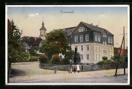 AK Fraureuth, Ortsansicht mit Strassenpartie und Kirche