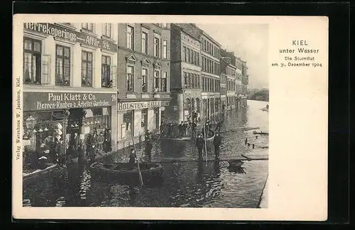 AK Kiel, Sturmflut 1904, Strassenpartie, Überschwemmte Strasse mit Stegen und Menschen in Booten