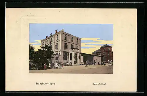 AK Brunsbüttelkoog, Passanten am Bahnhofs-Hotel