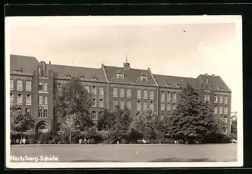 AK Berlin, Hertzberg-Schule mit Park