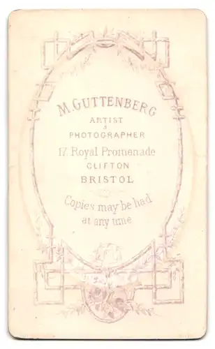 Fotografie M. Guttenberg, Bristol, Royal Promenade 17, Bärtiger Mann mit hoher Stirn