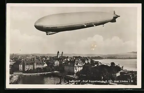 AK Lindau i. B., Luftschiff LZ127 Graf Zeppelin über der Hafeneinfahrt