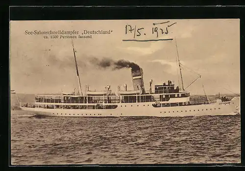 AK See-Salonschnelldampfer Deutschland heizt die Kessel an
