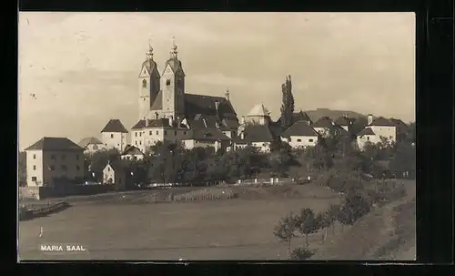 AK Maria Saal, Ortspartie mit Wallfahrtskirche