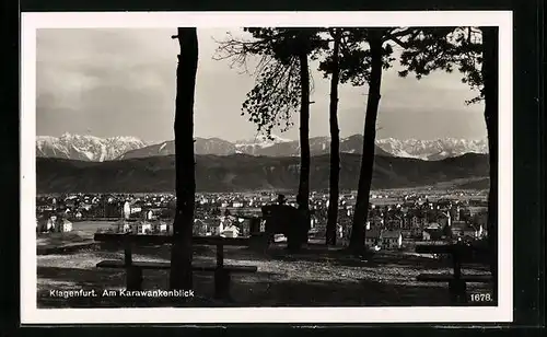 AK Klagenfurt, Passanten am Karawankenblick