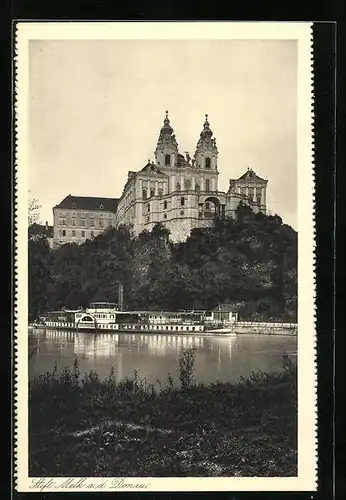 AK Melk a. d. Donau, Dampfer passiert das Stift