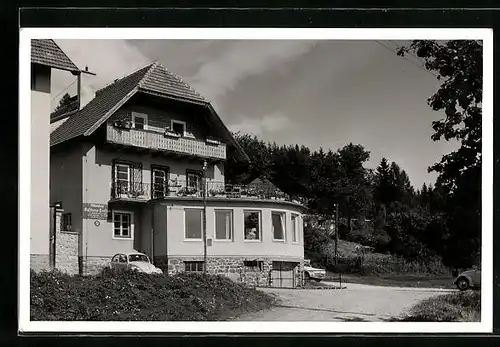 AK Aspangberg-St. Peter, Schwechater Gasthaus mit Strasse