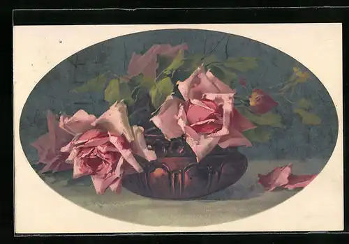 Künstler-AK Catharina Klein: rosa blühende Rosen in einer kupferfarbenen verzierten Vase, Geburtstagsgruss