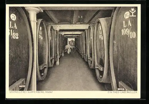 AK Mainz, Innenansicht des Fass-Lagerkellers der Sektkellerei Kupferberg