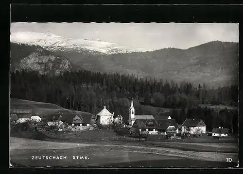 AK Zeutschach, Totalansicht der Gemeinde mit Alpenlandschaft