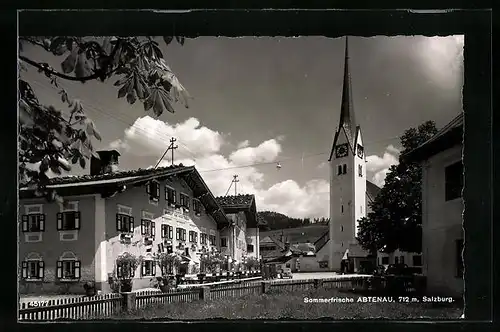 AK Abtenau, Strassenpartie mit Gasthof und Kirche