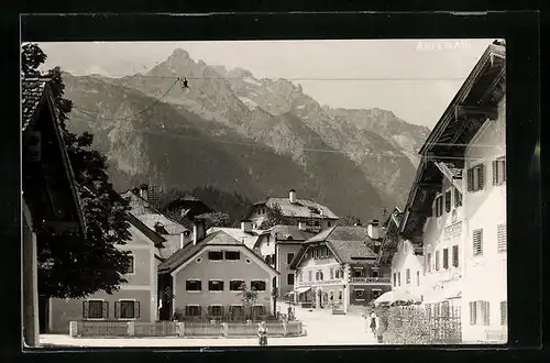 Foto-AK Golling, Blick in den Ort und auf die Berge