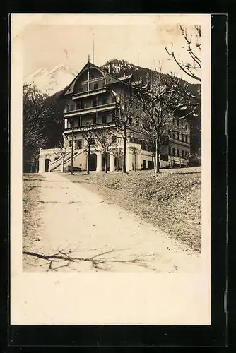 Foto-AK Krimml im Pinzgau, Gasthaus Krimmlerhof während der kalten Jahreszeit