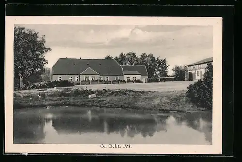 AK Gr. Belitz i. M., Uferpartie mit Schloss-Gut Gr. Belitz