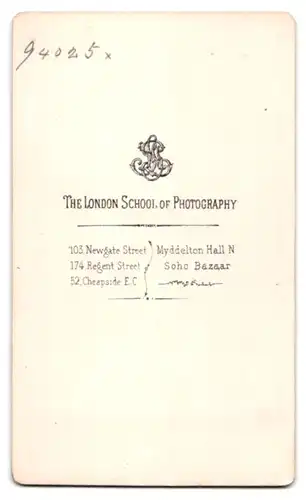 Fotografie The London School of Photography, London, 103, Newgate Street, Portrait stattlicher Herr mit Vollbart