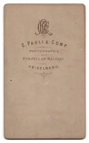 Fotografie G. Pauli & Co., Heidelberg, Portrait charmanter junger Mann mit Schnurrbart