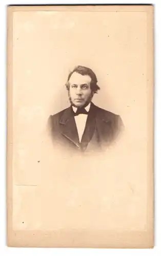 Fotografie A. Charavet, Lyon, 6, Rue Bourbon, Portrait stattlicher Herr mit Lincolnbart im Jackett