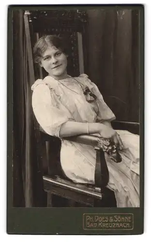 Fotografie Ph. Does & Söhne, Bad Kreuznach, Kurhausstr. 14, Portrait schöne junge Frau im weissen Kleid