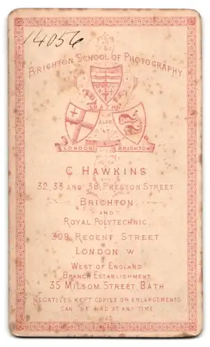 Fotografie C. Hawkings, Brighton, 32 & 33 Preston Street, Portrait stattlicher Herr mit Zylinder und Flanierstock