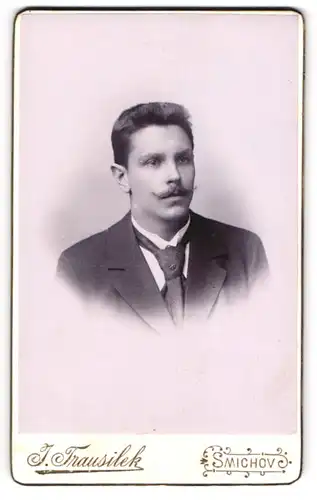 Fotografie J. Trausilek, Smichov, Palackého trida 337, Portrait charmanter junger Mann mit Schnurrbart