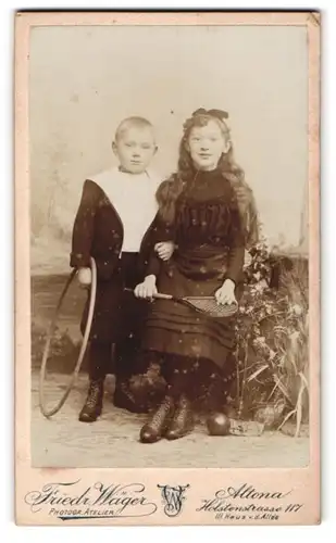 Fotografie Friedr. Wäger, Hamburg-Altona, Holstenstr. 117, Portrait niedliches Kinderpaar in eleganter Kleidung
