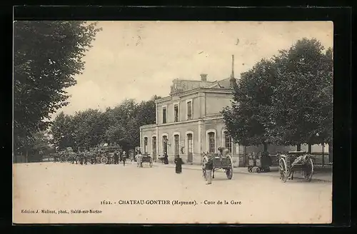 AK Chateau-Gontier, Cour de la Gare, Bahnhof