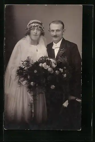 AK Frisch vermähltes Hochzeitspaar