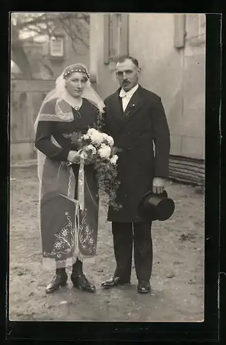 AK Frisch vermähltes Hochzeitspaar