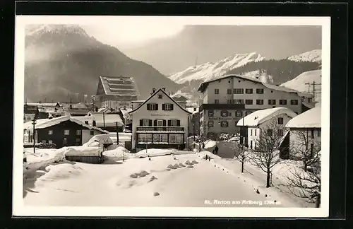 AK Sankt Anton am Arlberg, Ortspartie aus der Vogelschau, Gasthof Schwarzer Adler